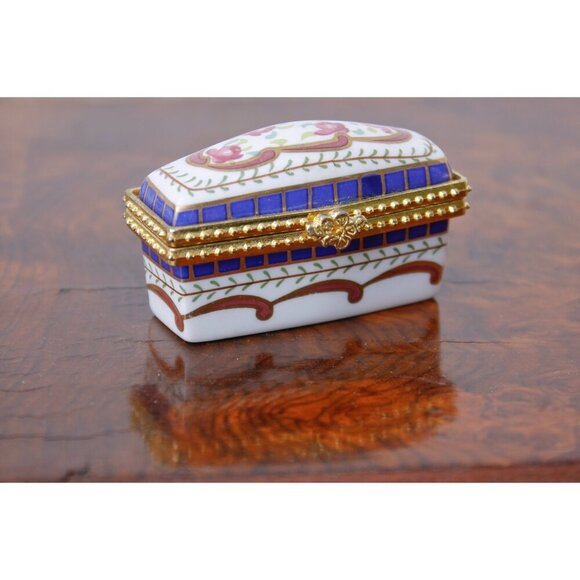 Small hand painted porcelain pill box, tiny elongated dressing table decor, - Picture 3 of 8